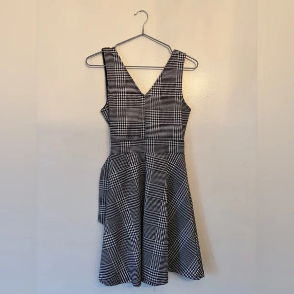 Patterned Dress - Picture 2 of 4